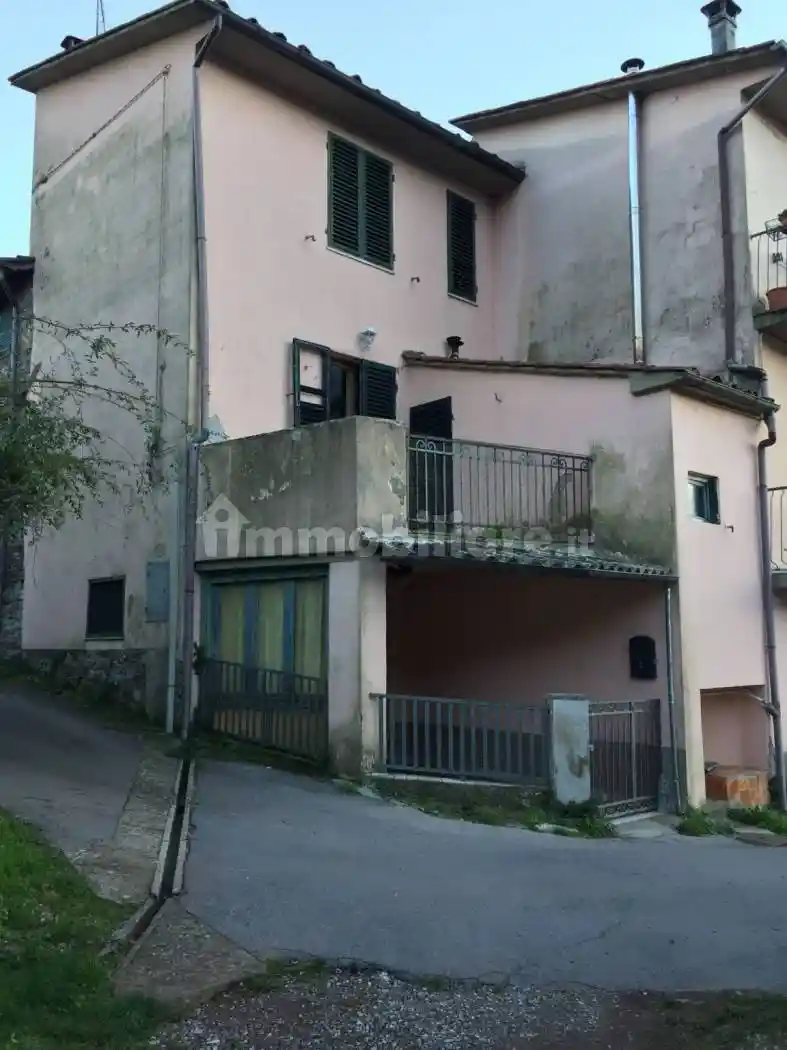 Casa indipendente in vendita a Borgo a Mozzano