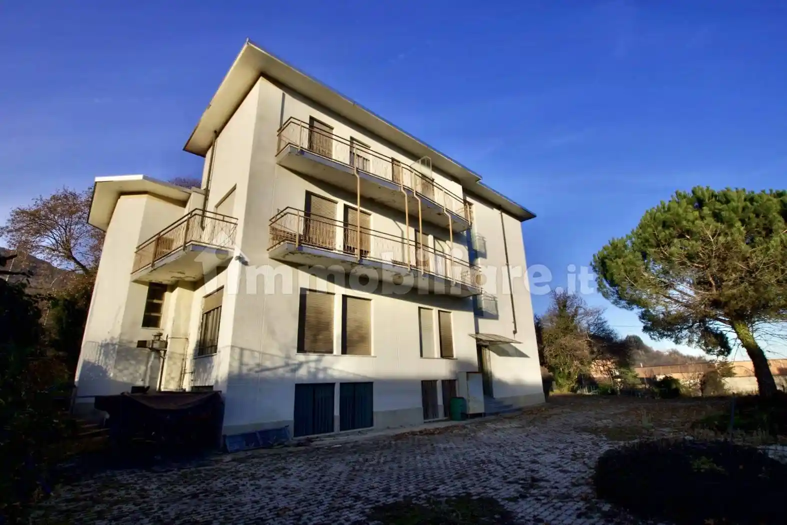 Palazzo - Edificio in vendita a Netro