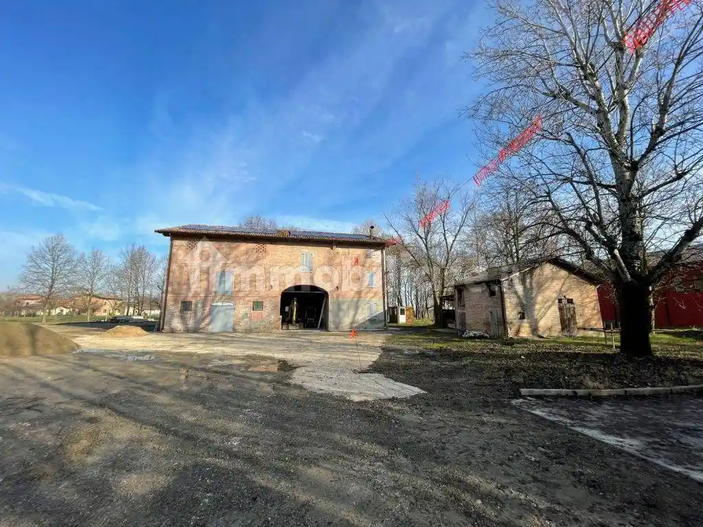 Rustico - Casale in vendita a Castelnuovo Rangone