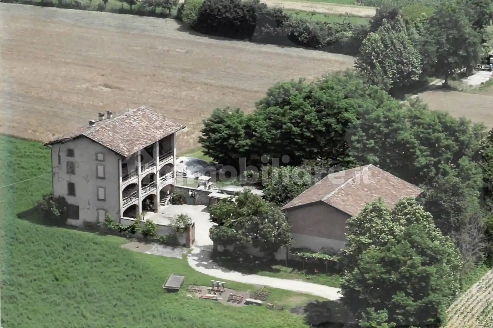 Palazzo - Edificio in vendita a Spirano