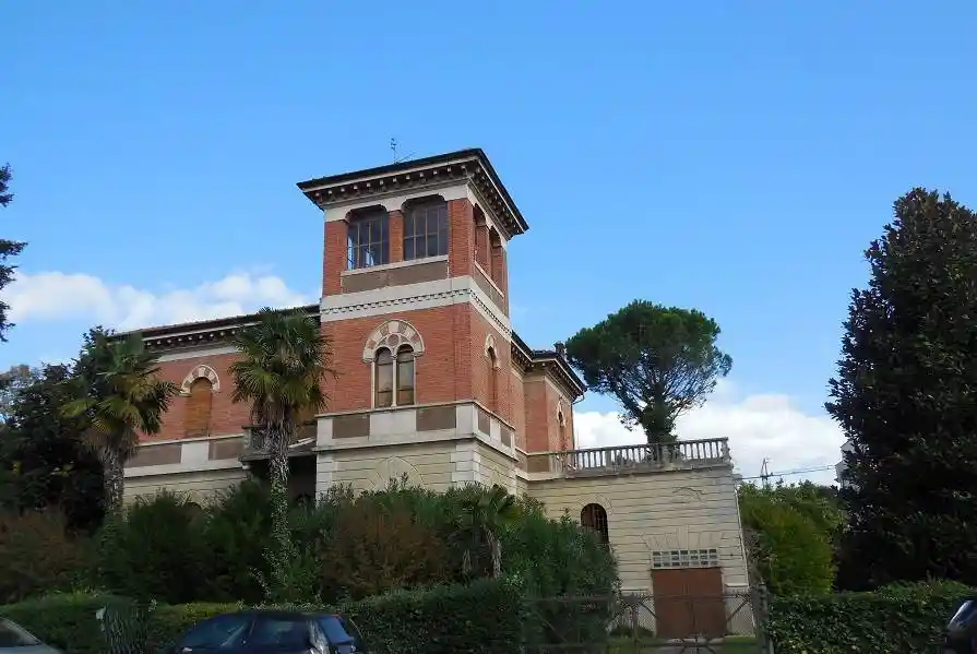 Villa in vendita a Russi