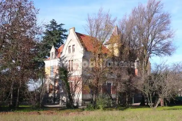 Villa in vendita a Collecchio