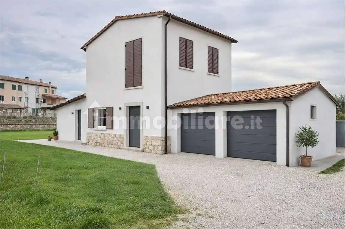 Rustico - Casale in vendita a Lucca