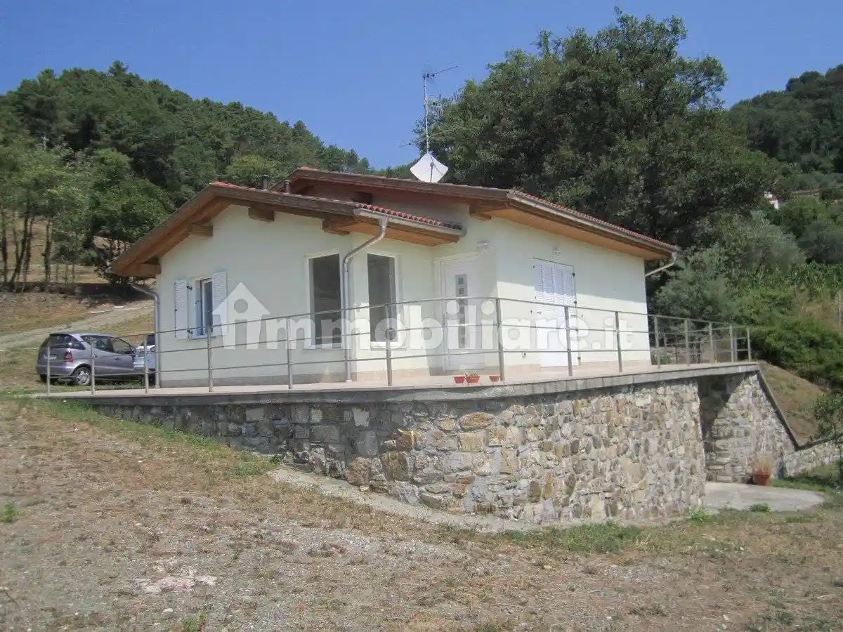 Villa in vendita a Podenzana