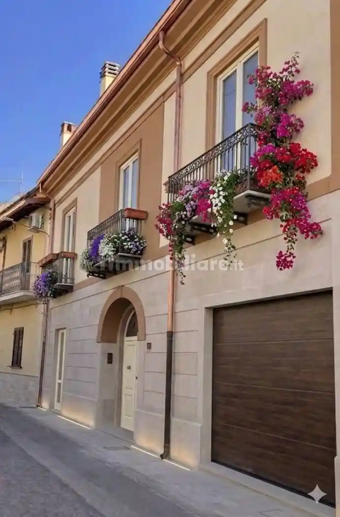 Palazzo - Edificio in vendita a Caserta