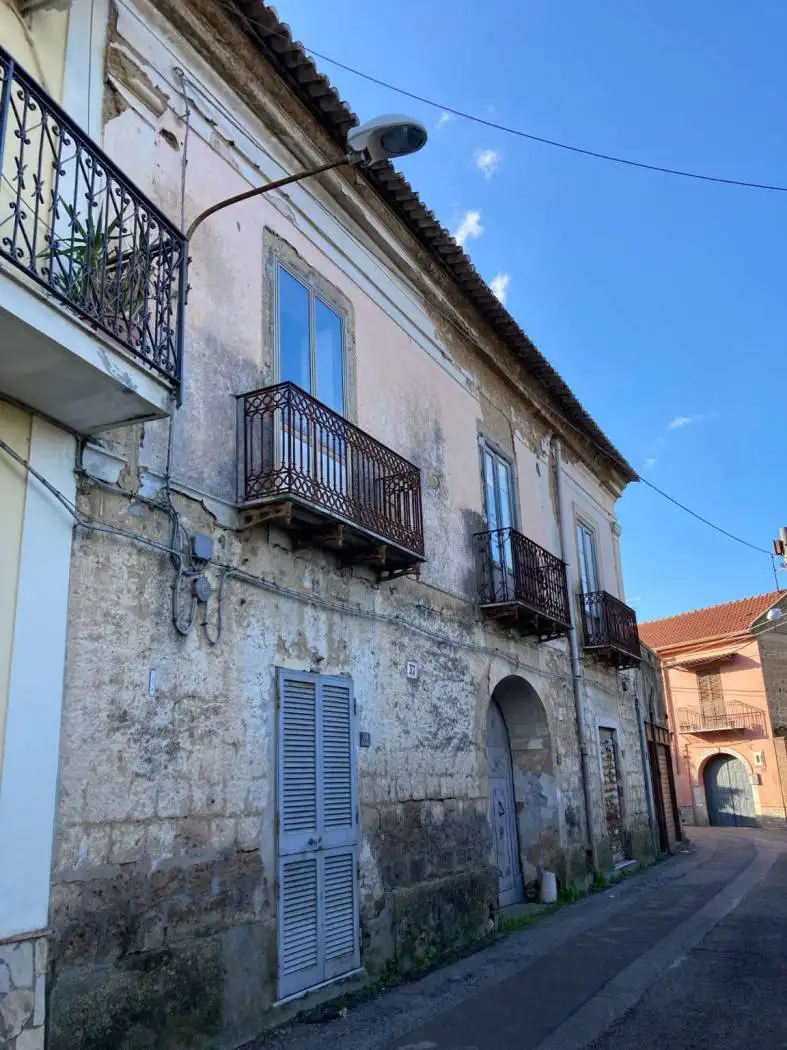 Palazzo - Edificio in vendita a Caserta
