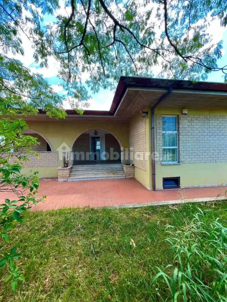 Villa in vendita a Cisterna di Latina