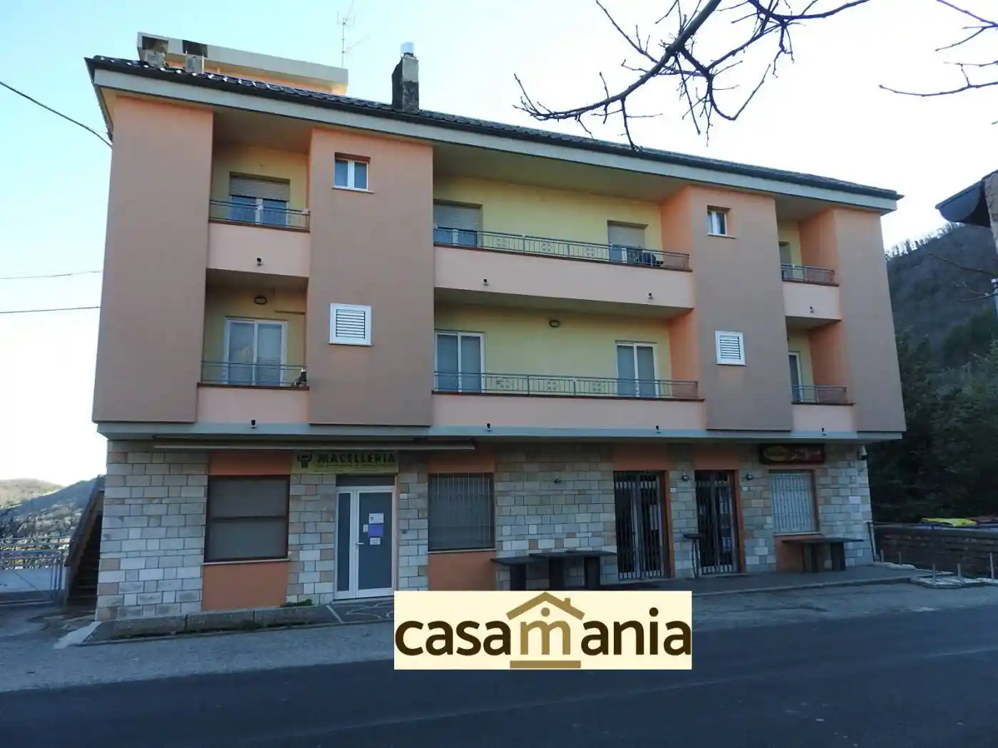 Palazzo - Edificio in vendita a Serra Sant'Abbondio