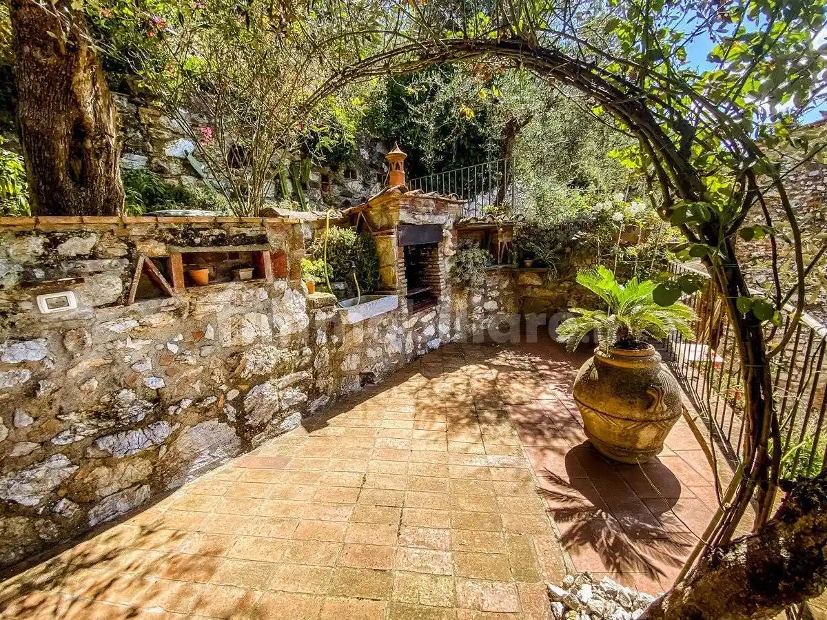 Rustico - Casale in vendita a Camaiore