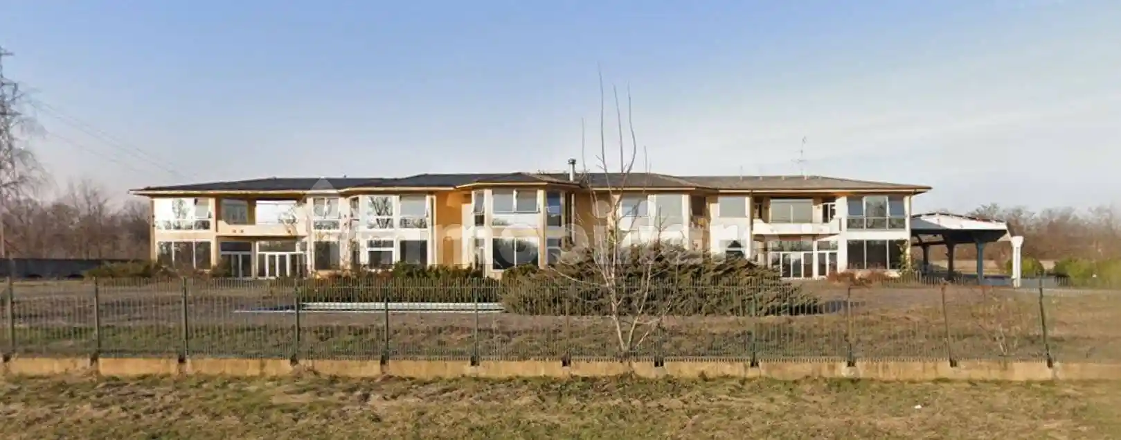 Palazzo - Edificio in vendita a Lonate Pozzolo