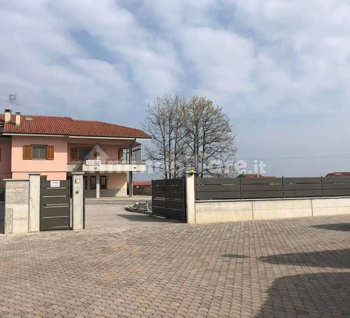 Villa in vendita a Busca