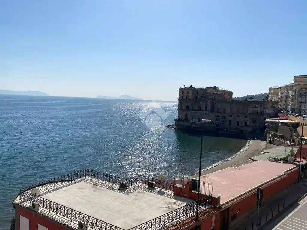 Appartamento in vendita a Napoli