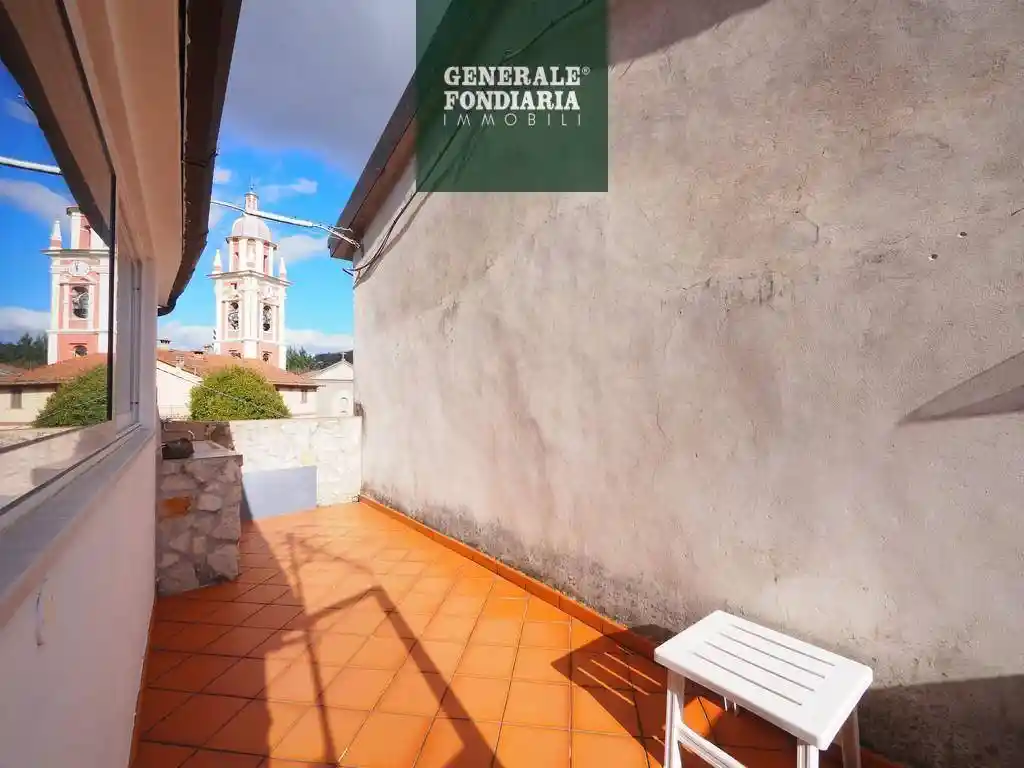 Appartamento in vendita a Follo