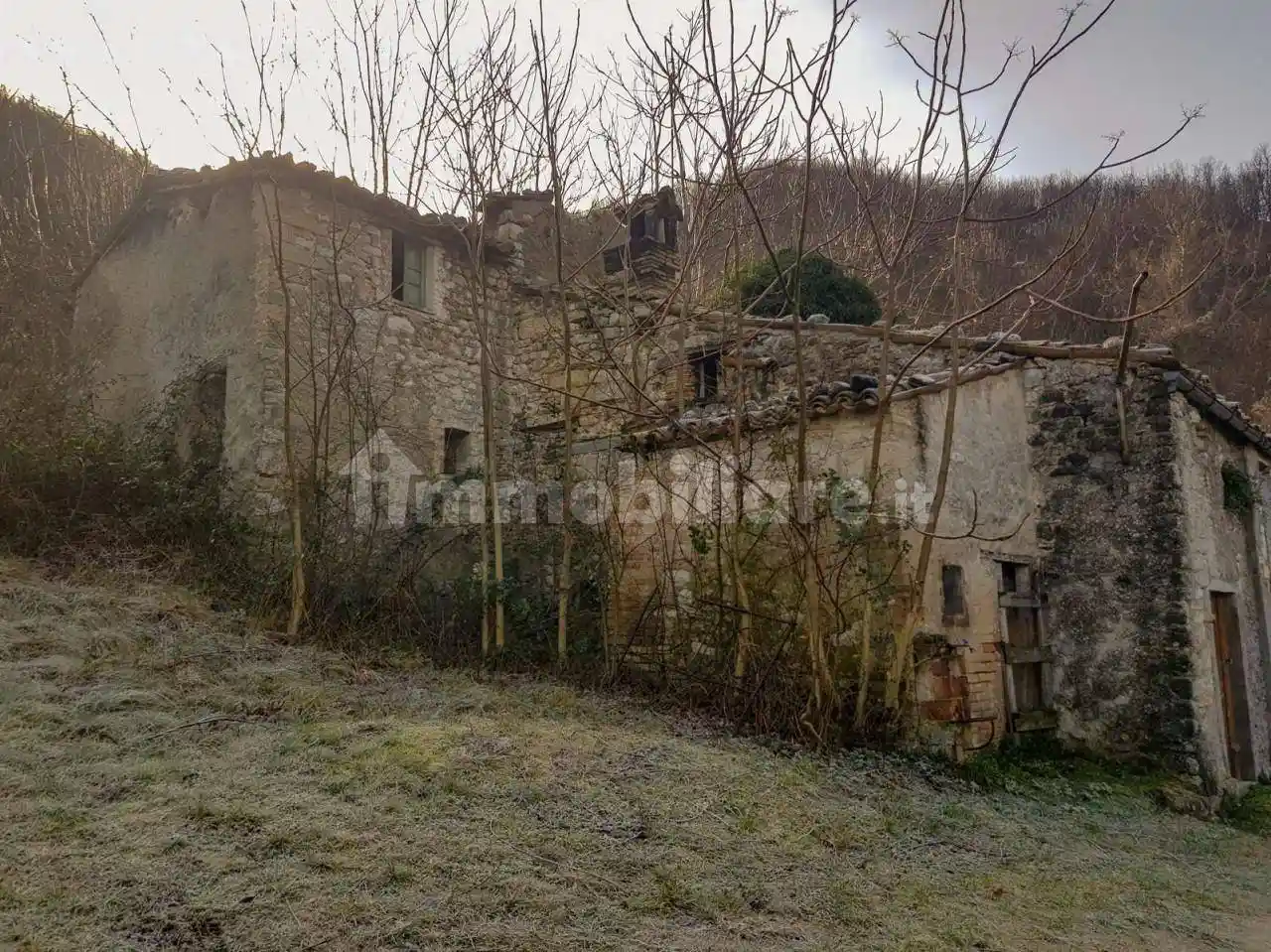 Rustico - Casale in vendita a Frontone