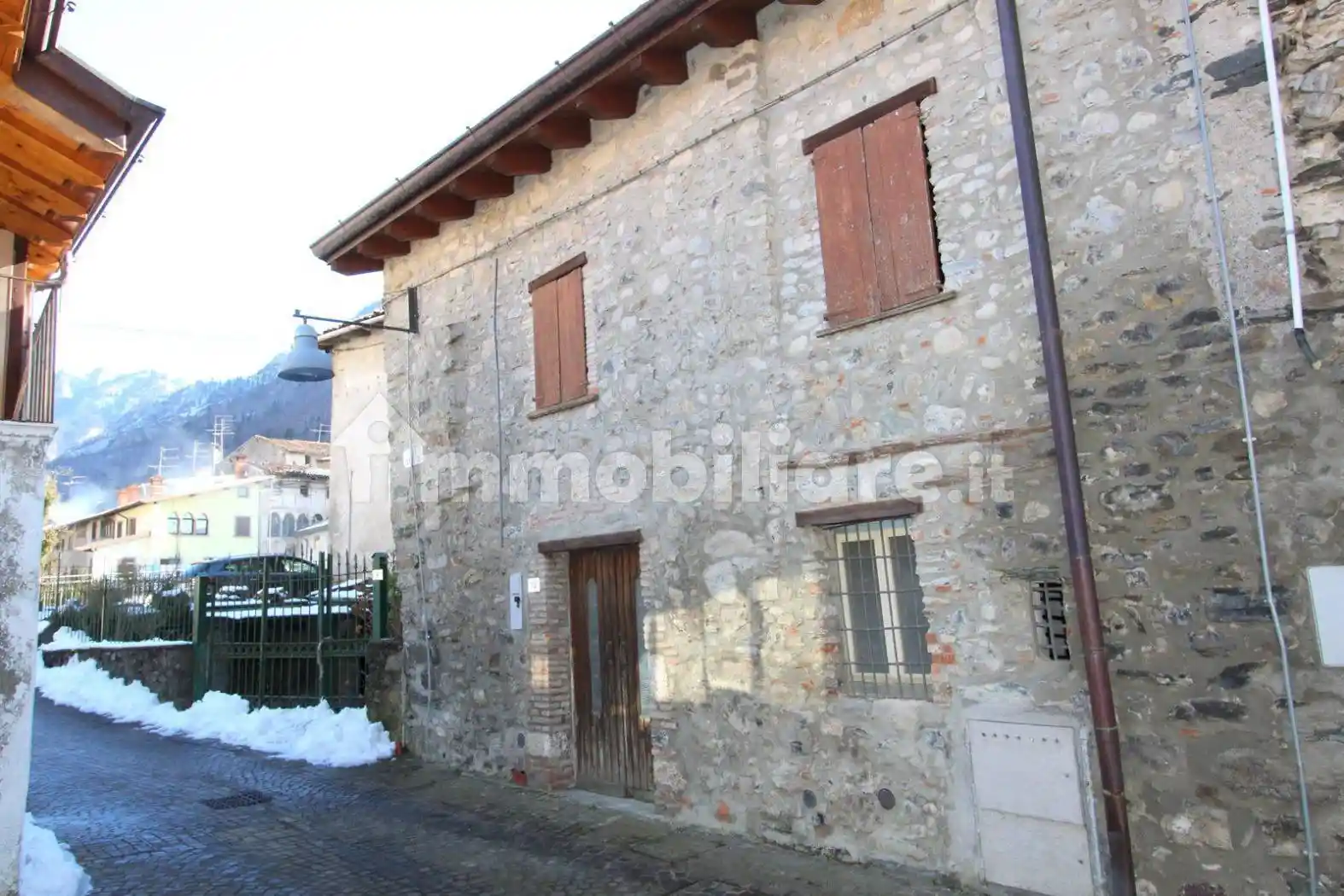 Casa indipendente in vendita a Villa d'Ogna