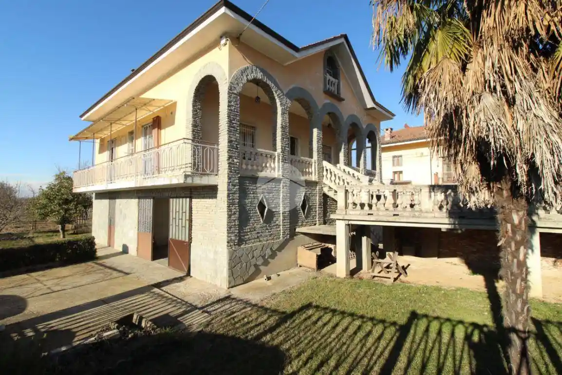 Villa in vendita a Sanfrè