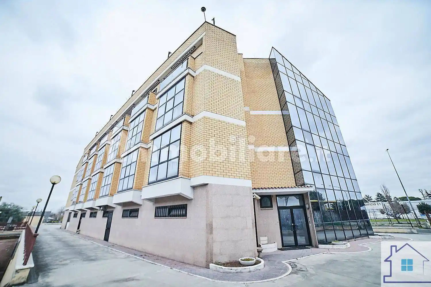 Palazzo - Edificio in Affitto - foto 2