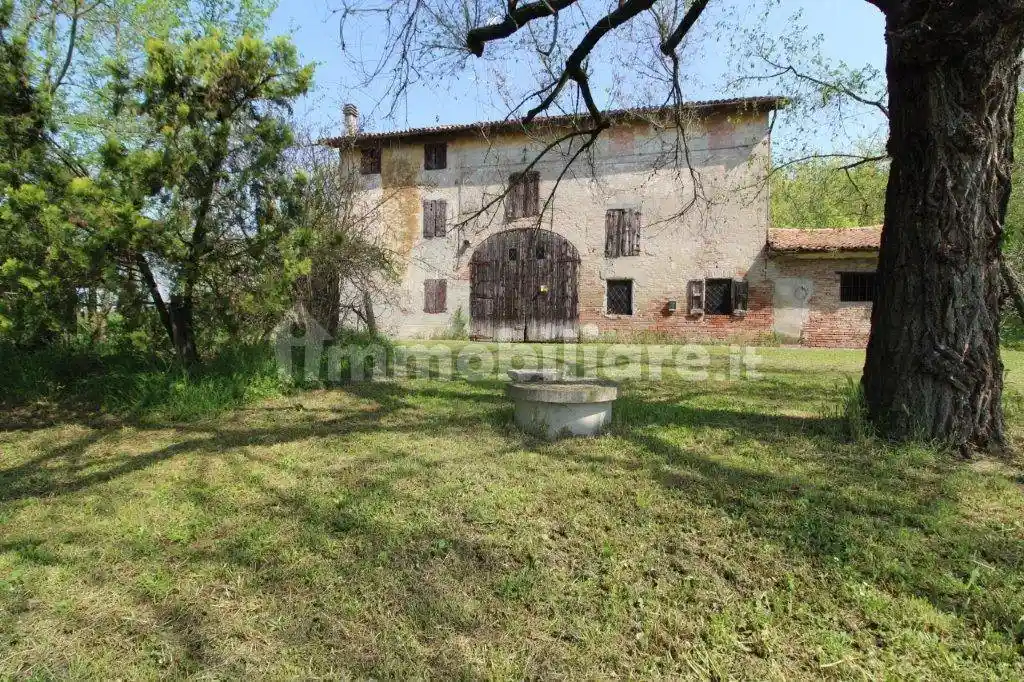 Rustico - Casale in vendita a Carpi