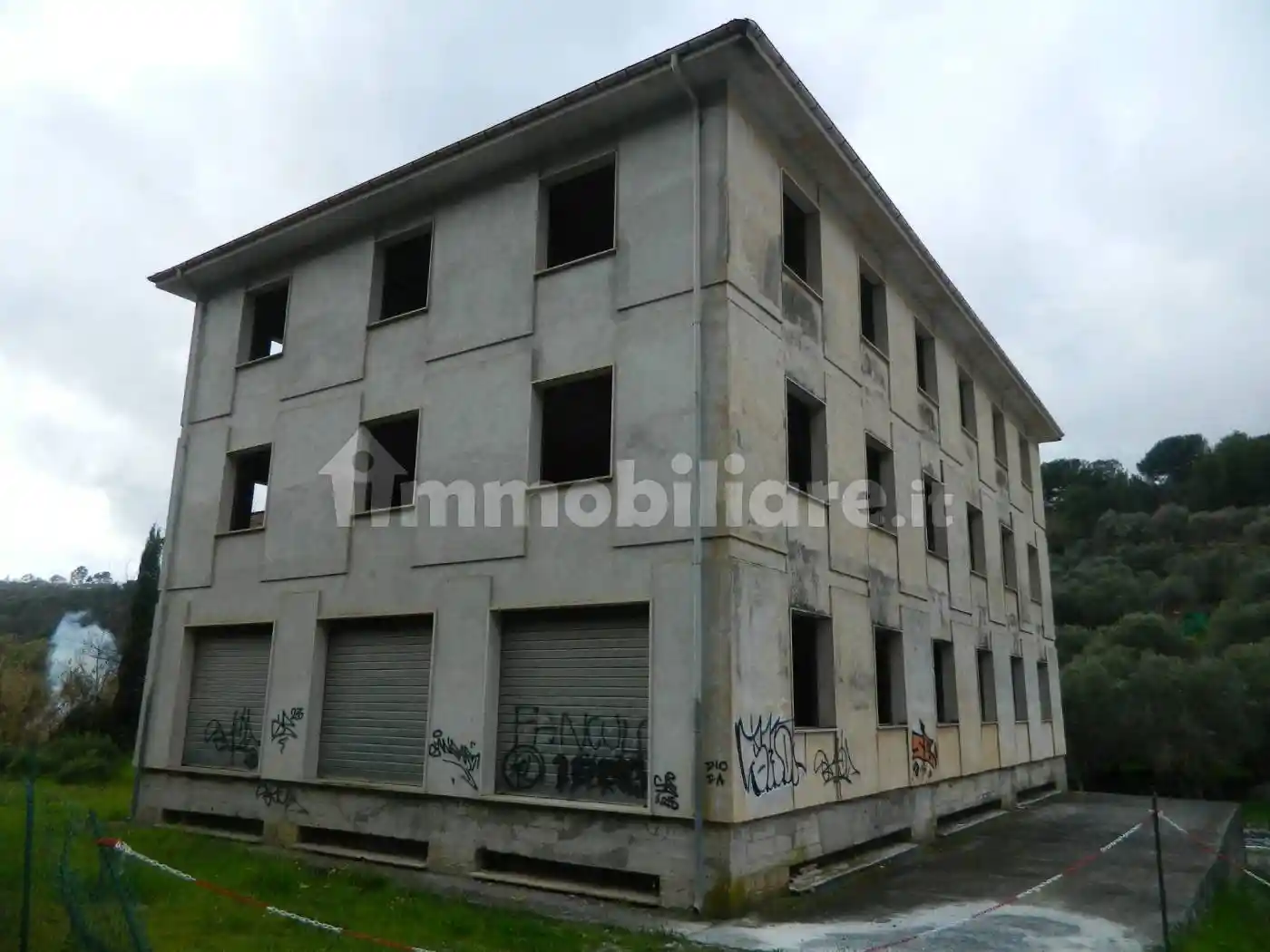 Palazzo - Edificio in vendita a San Bartolomeo al Mare