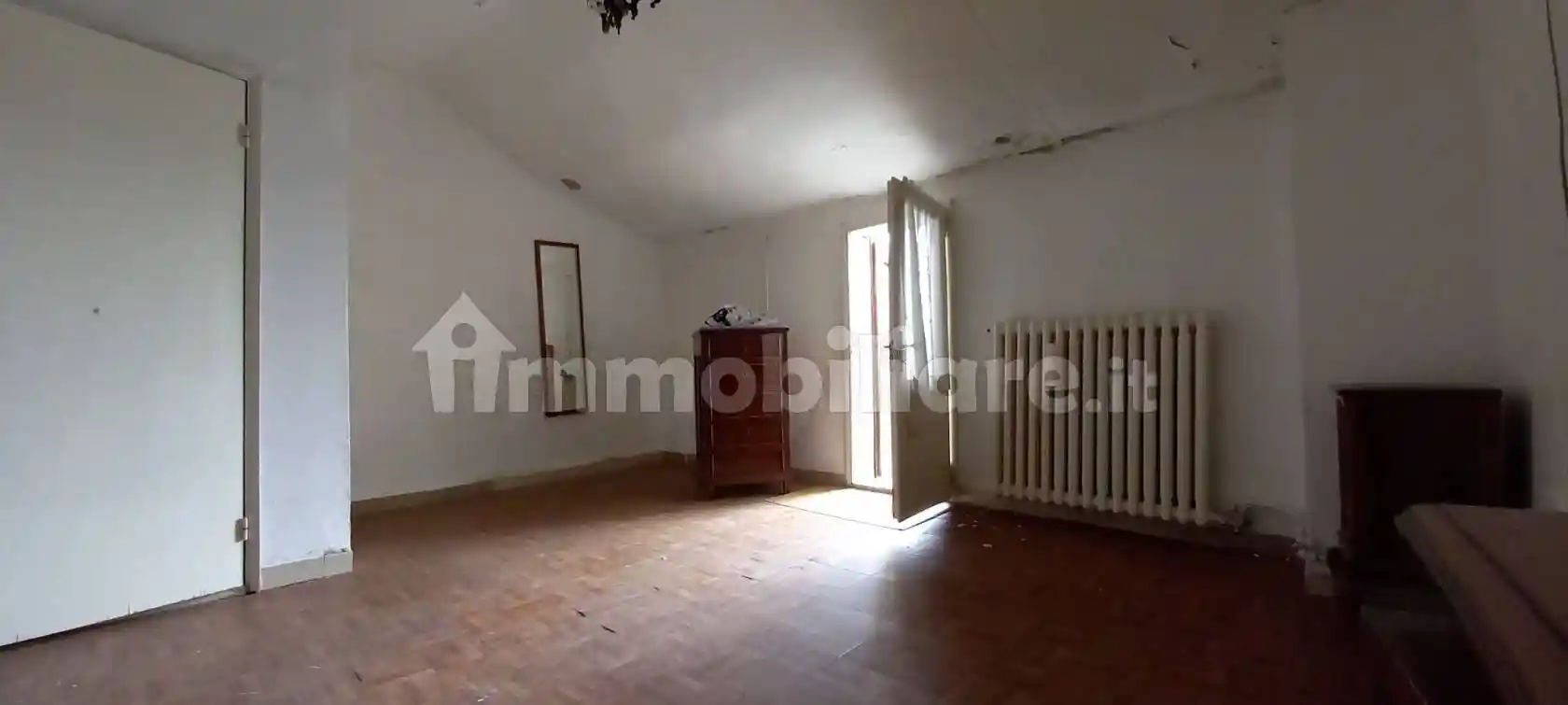 Palazzo - Edificio in vendita a Agugliano