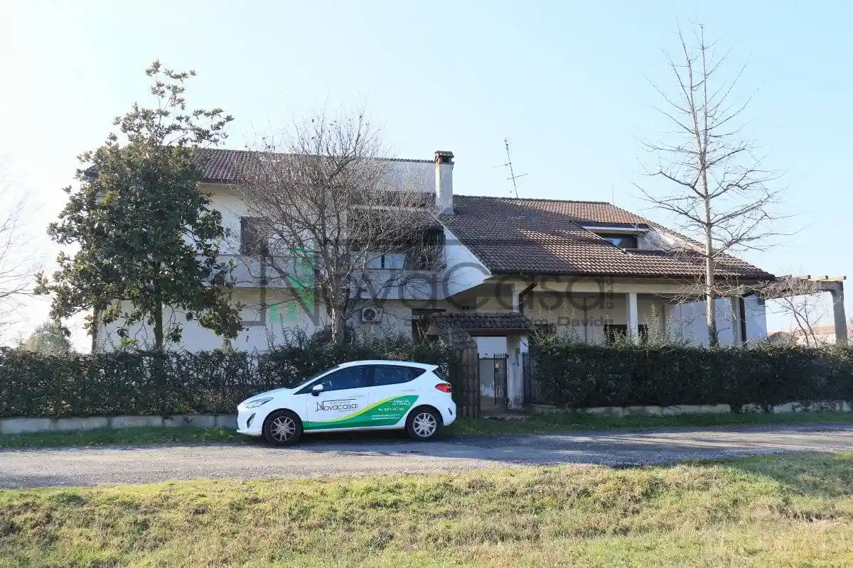 Villa in vendita a Castelnuovo Bocca d'Adda