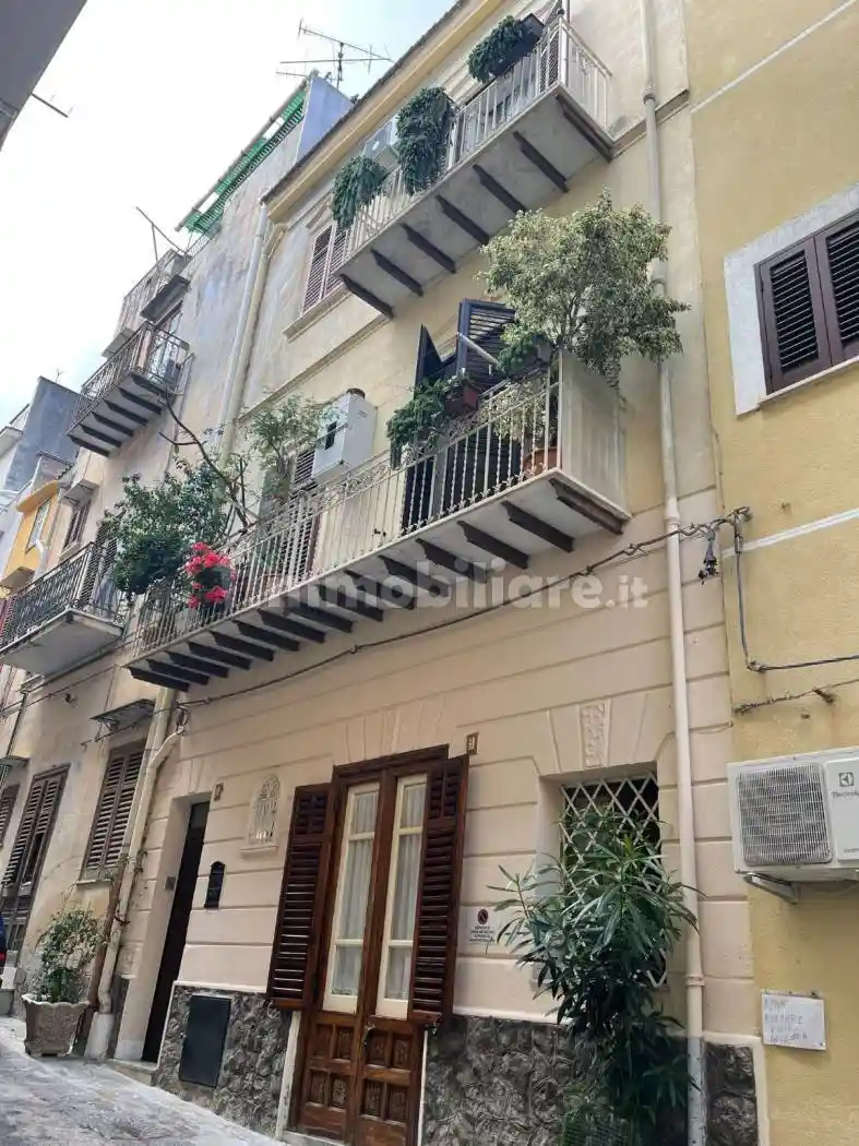 Palazzo - Edificio in vendita a Carini