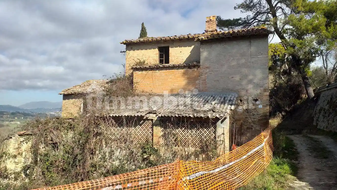 Rustico - Casale in vendita a Perugia