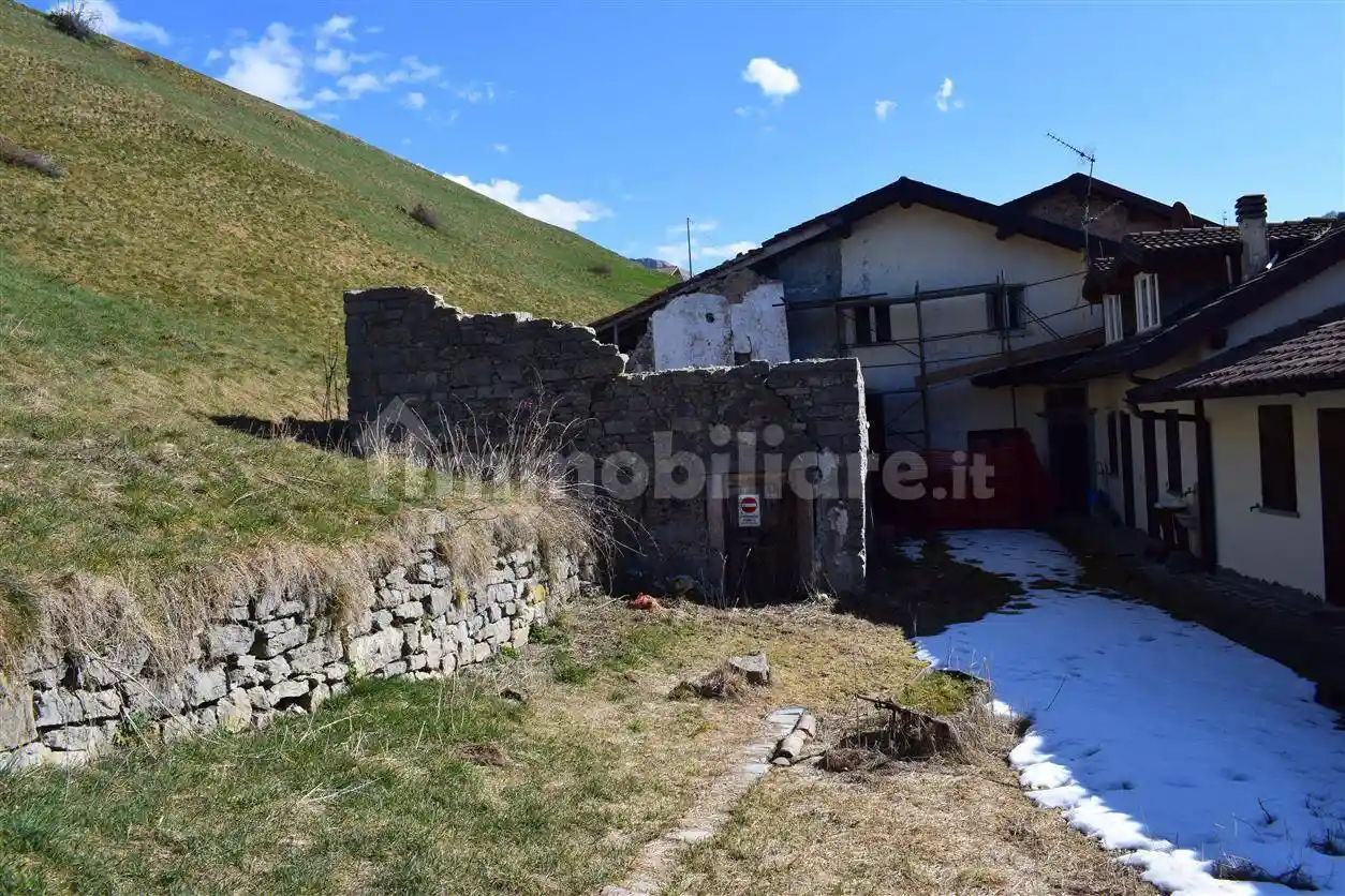 Casa indipendente in vendita a Oltre il Colle