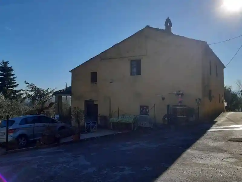 Rustico - Casale in vendita a Monte Roberto