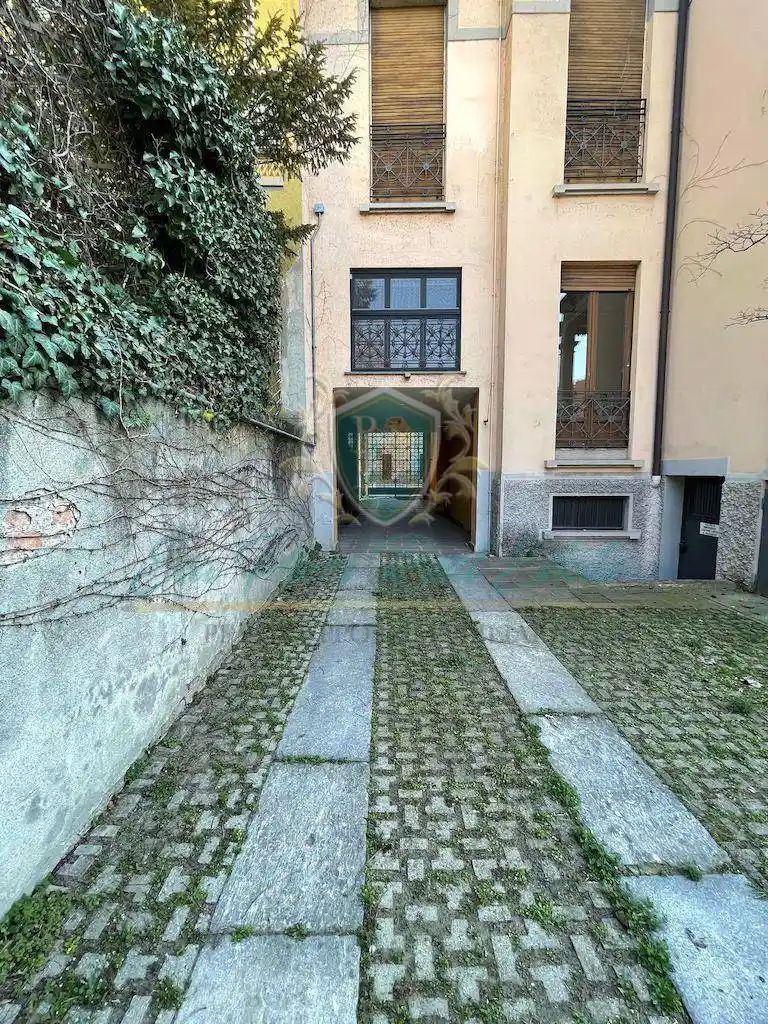 Palazzo - Edificio in Affitto - foto 2