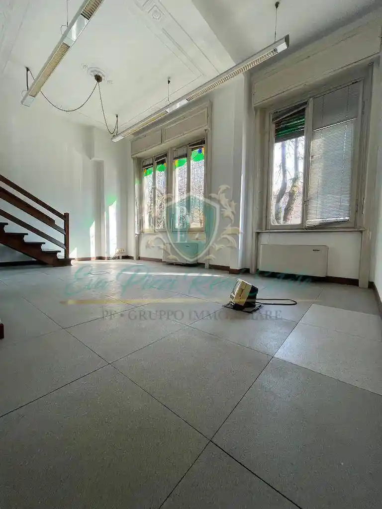 Palazzo - Edificio in Affitto - foto 4