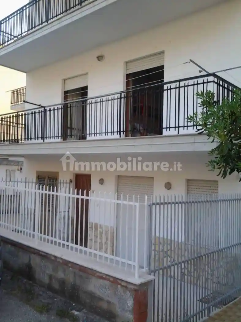 Appartamento in affitto a Falconara Albanese