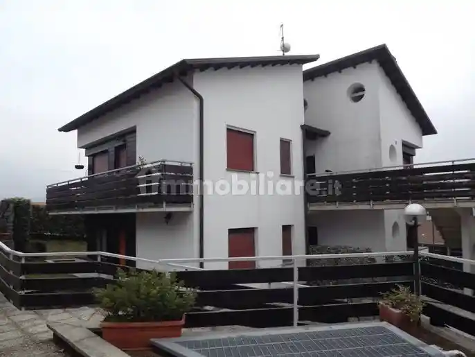 Villa in vendita a Val Brembilla