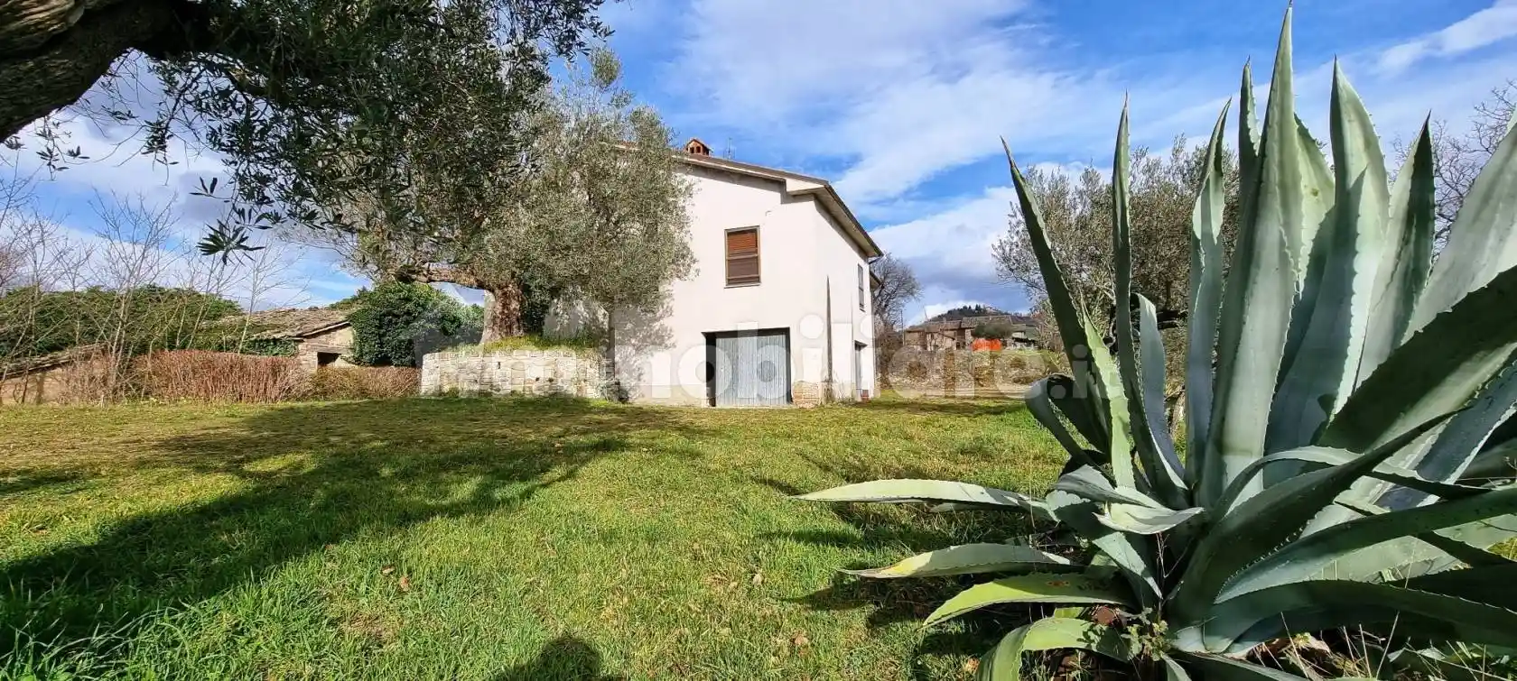 Rustico - Casale in vendita a San Severino Marche