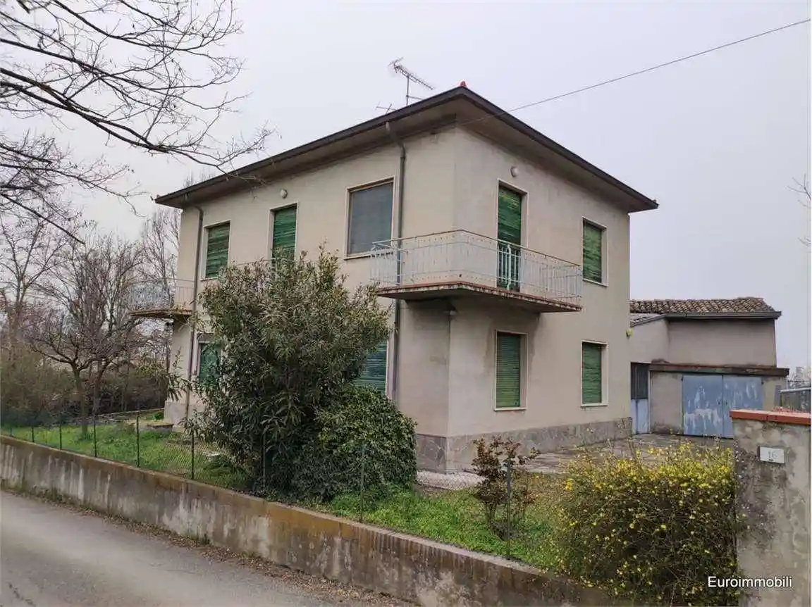 Casa indipendente in vendita a Traversetolo