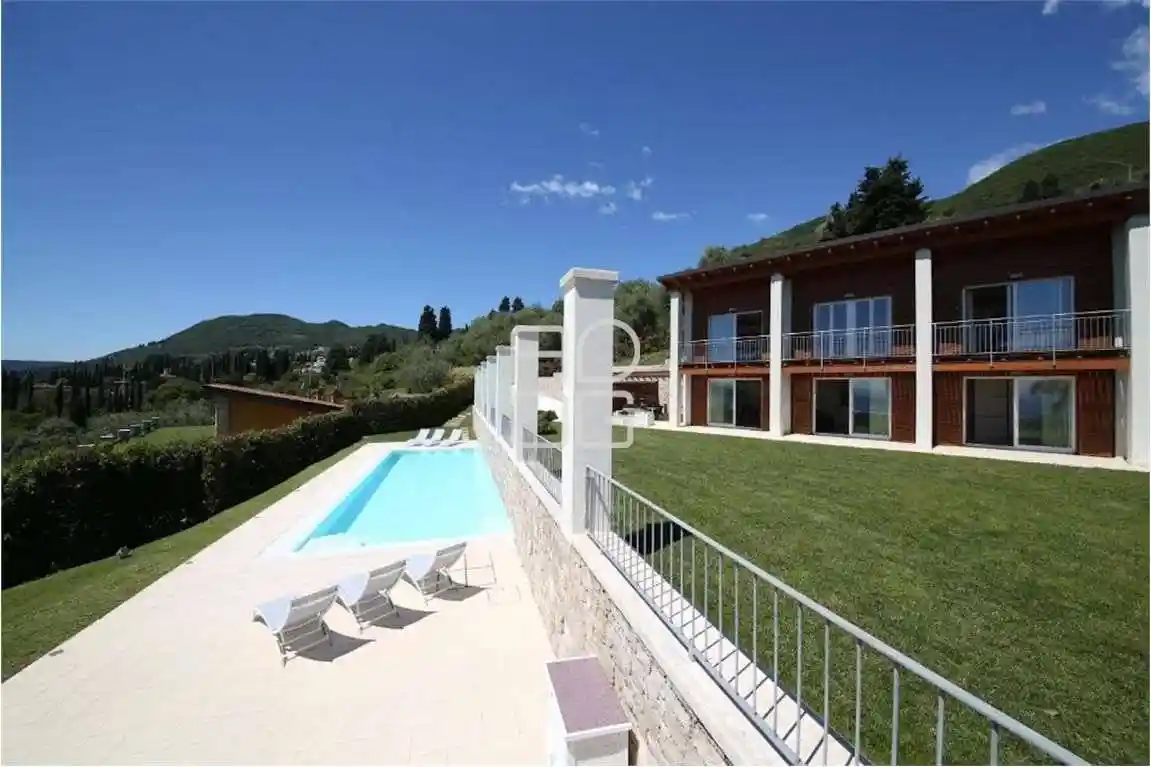 Villa in vendita a Gardone Riviera