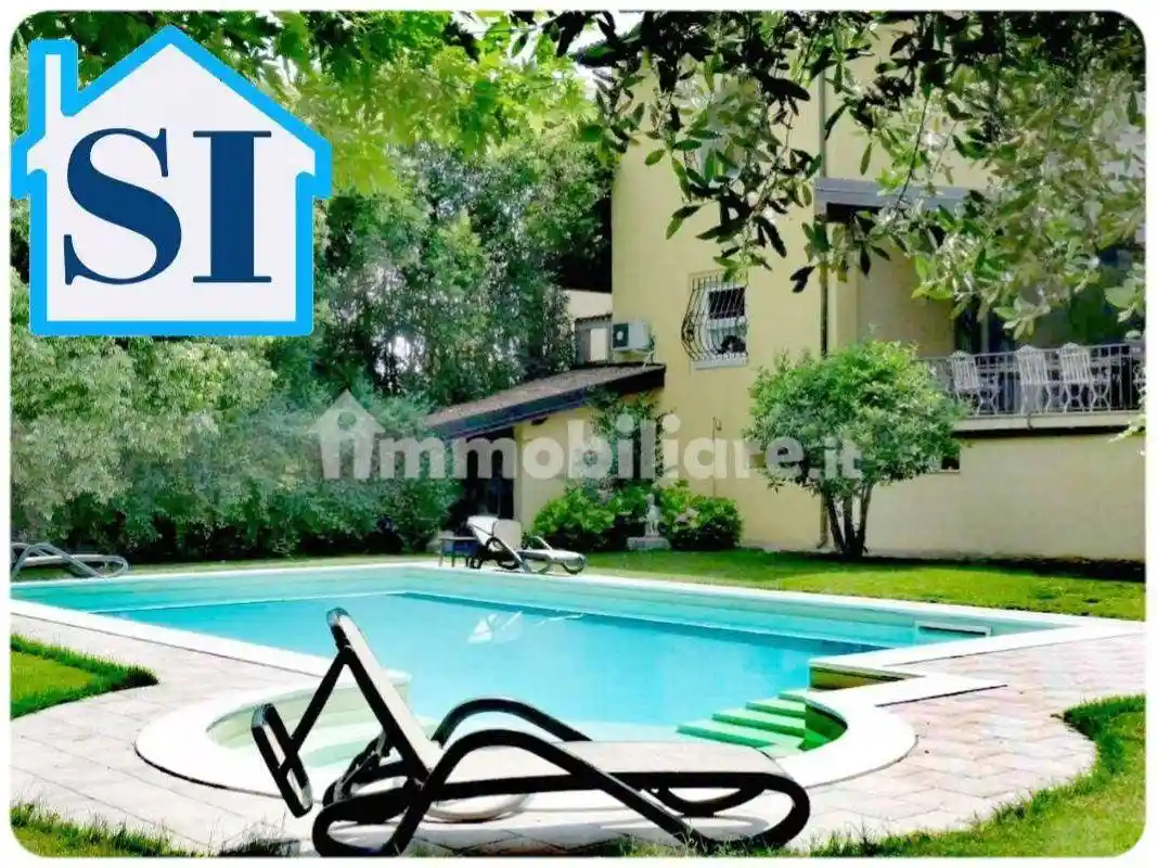 Villa in vendita a Lonato del Garda