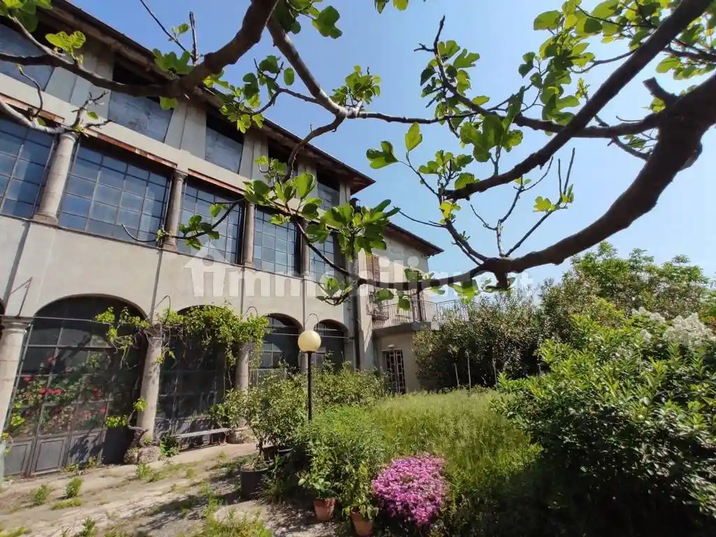 Villa in vendita a Lambrugo