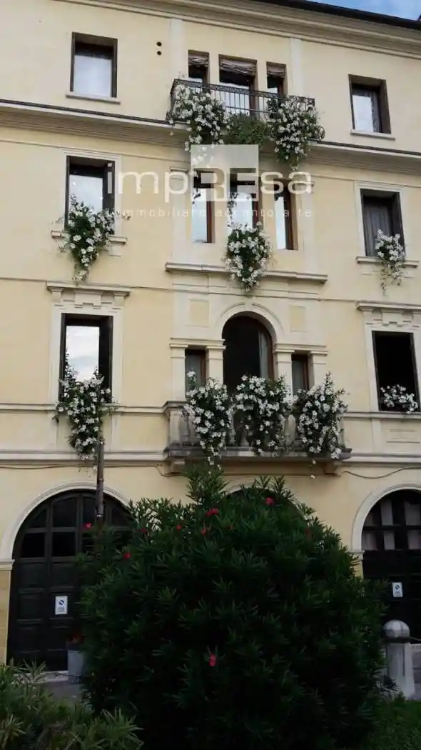 Palazzo - Edificio in vendita a Treviso