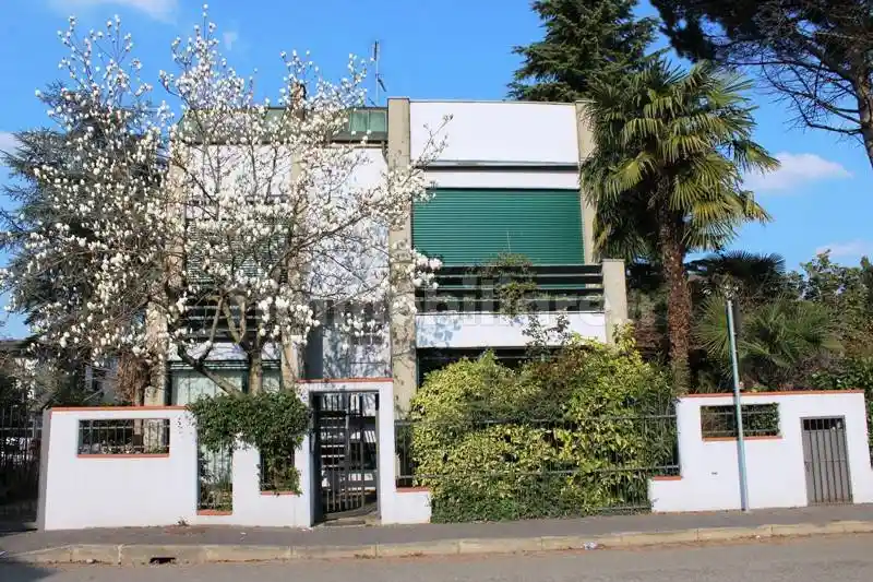 Villa in vendita a Trezzano sul Naviglio