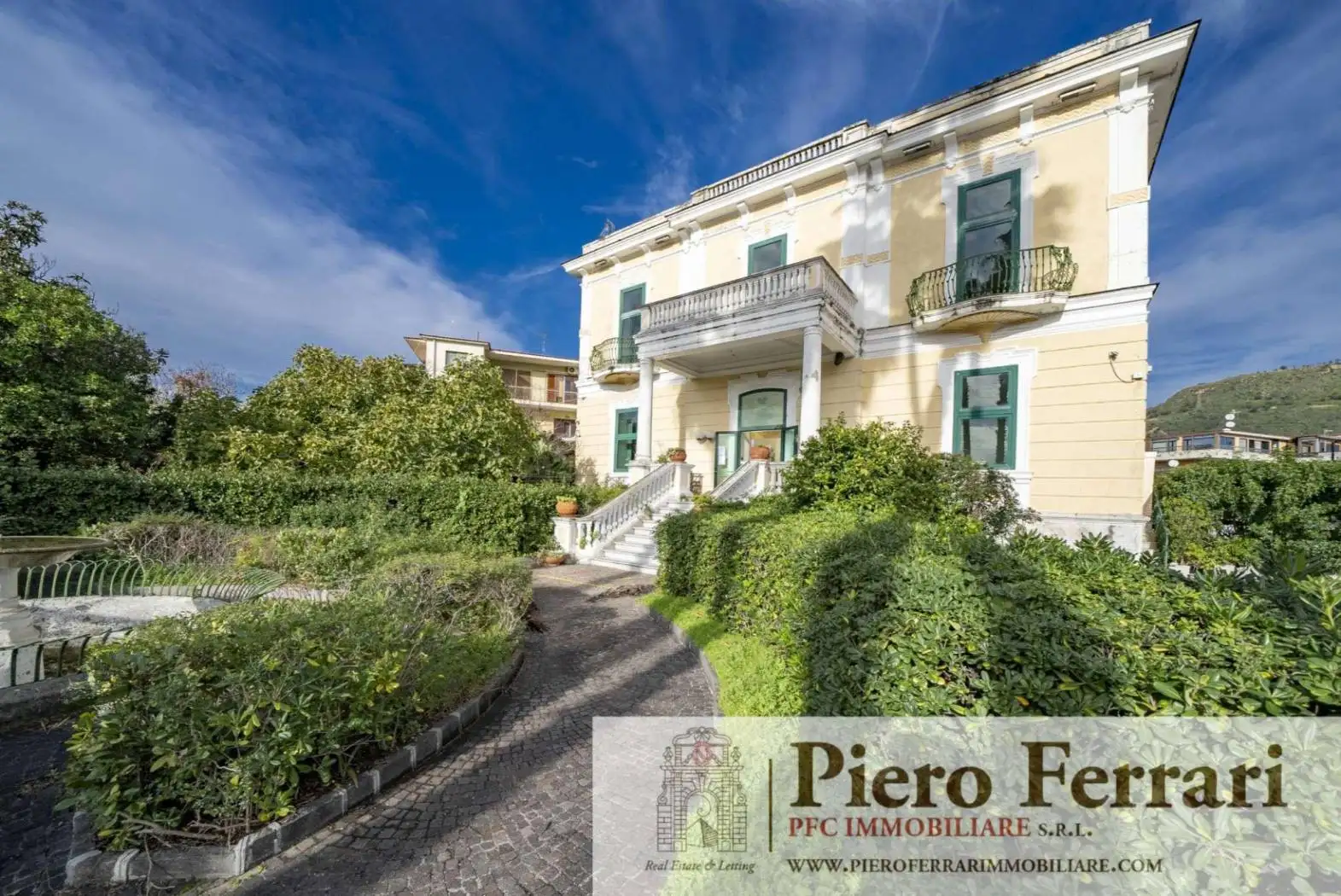 Palazzo - Edificio in affitto a Pozzuoli