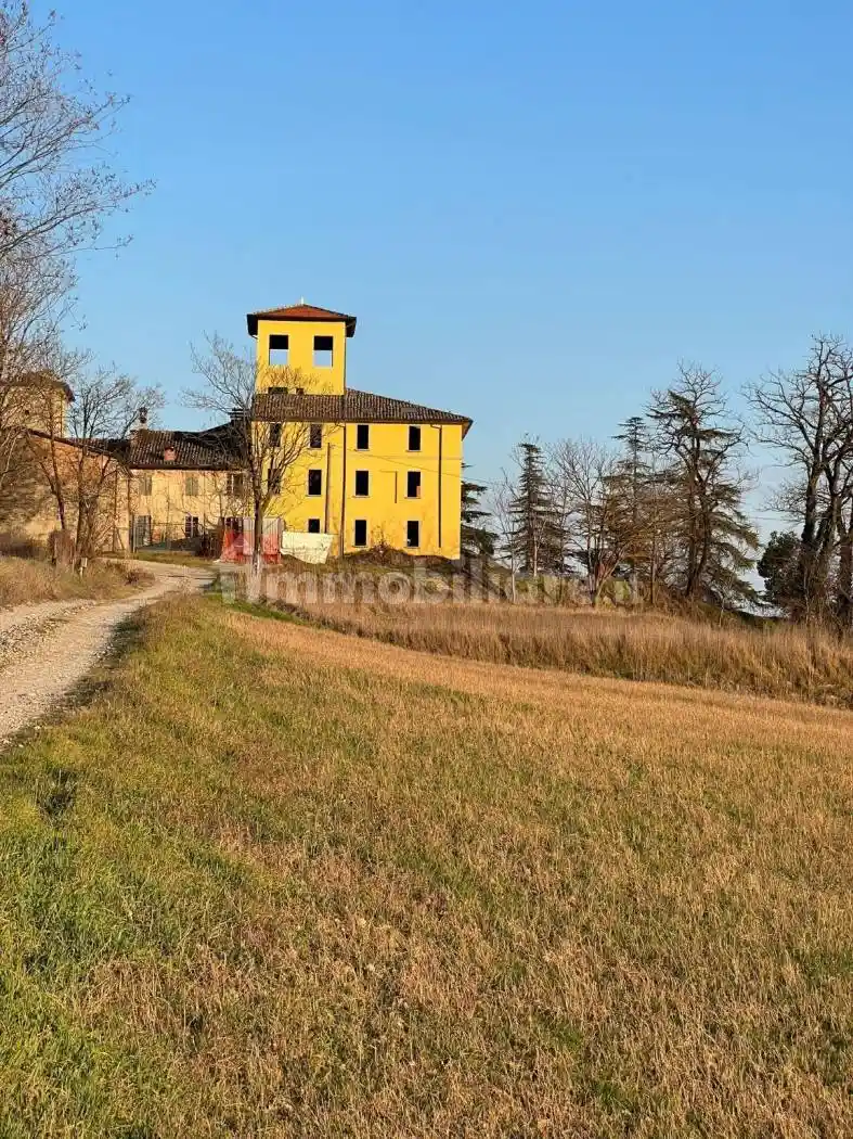 Villa in vendita a Medesano