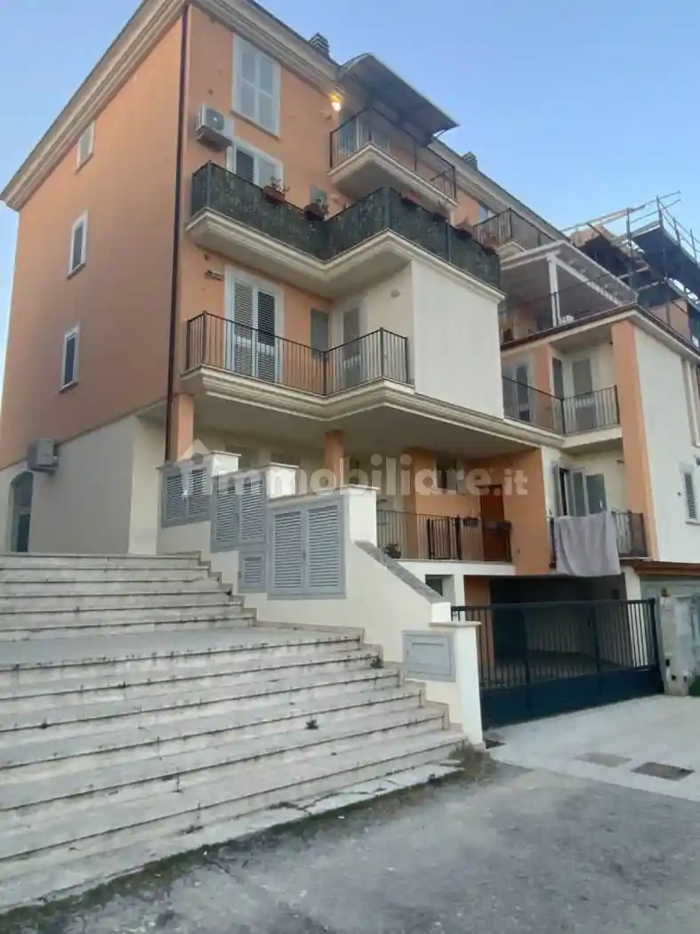 Trilocale piazza Camillo Benso di Cavour, Centro, Nereto - foto 2