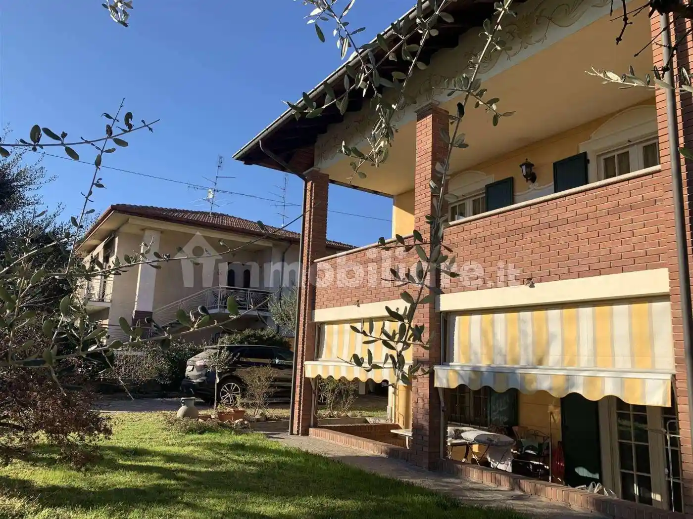Villa in vendita a Oleggio