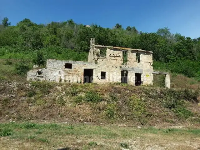 Rustico - Casale in vendita a Carassai