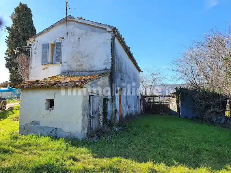 Rustico - Casale in vendita a San Severino Marche
