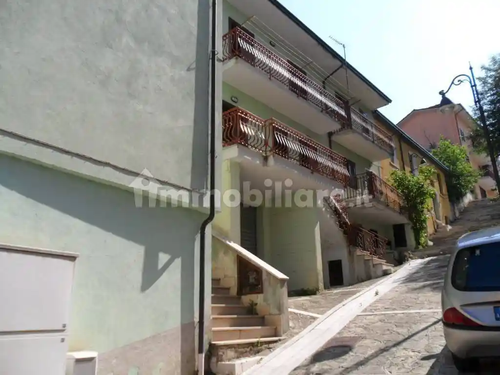 Villa a schiera 5 locali, buono stato, Castelfranci - foto 2