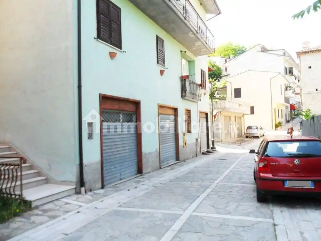 Villa a schiera 5 locali, buono stato, Castelfranci - foto 3