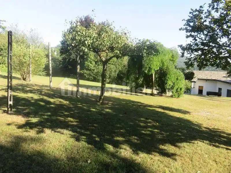 Villa in vendita a Laveno-Mombello