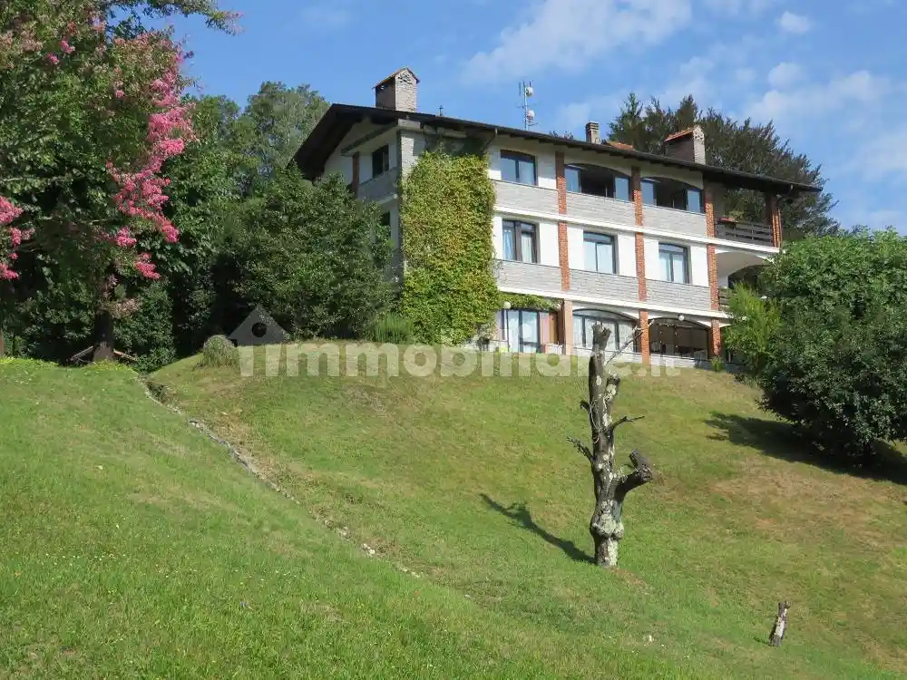Villa in vendita a Luino